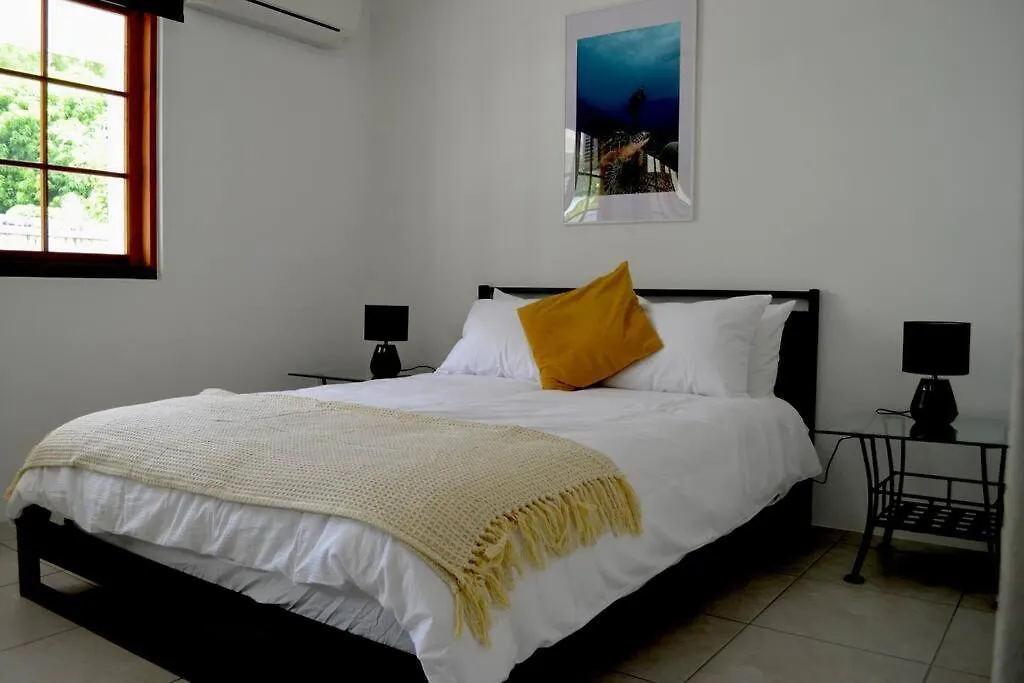 Holiday home Mojo'S Salt & Pepper Cottage * 500M To Beach* Pets Palm Cove